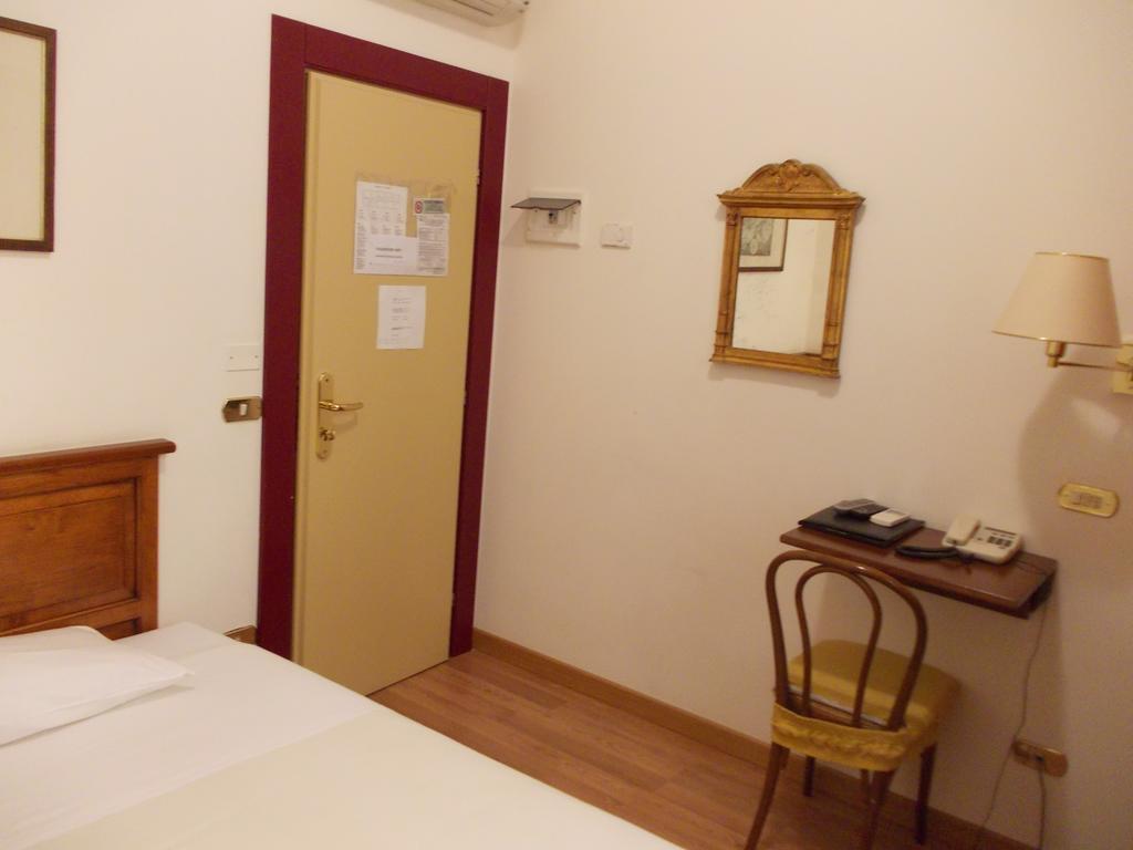 Hotel Al Castello Верона Екстериор снимка