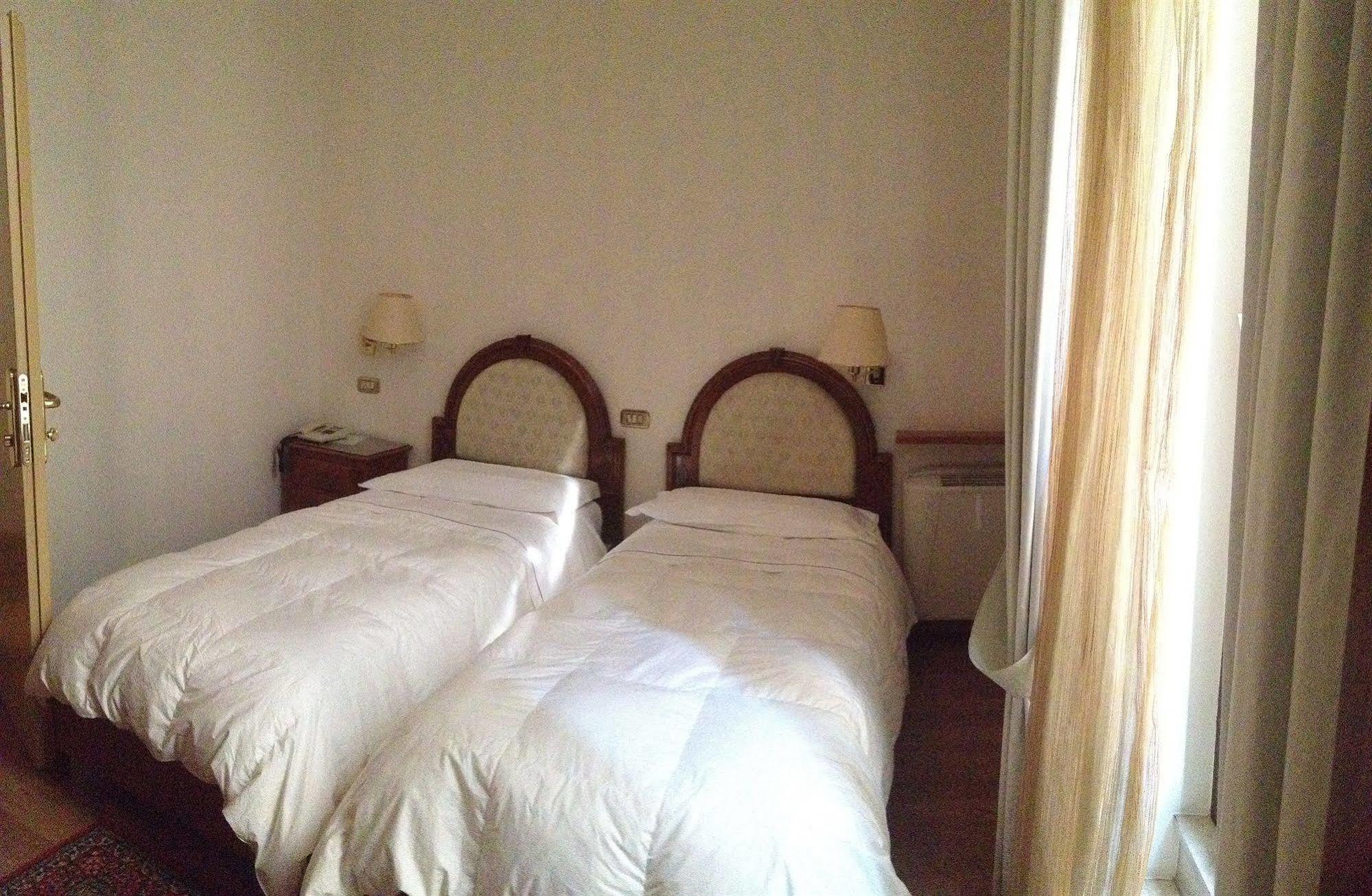 Hotel Al Castello Верона Екстериор снимка
